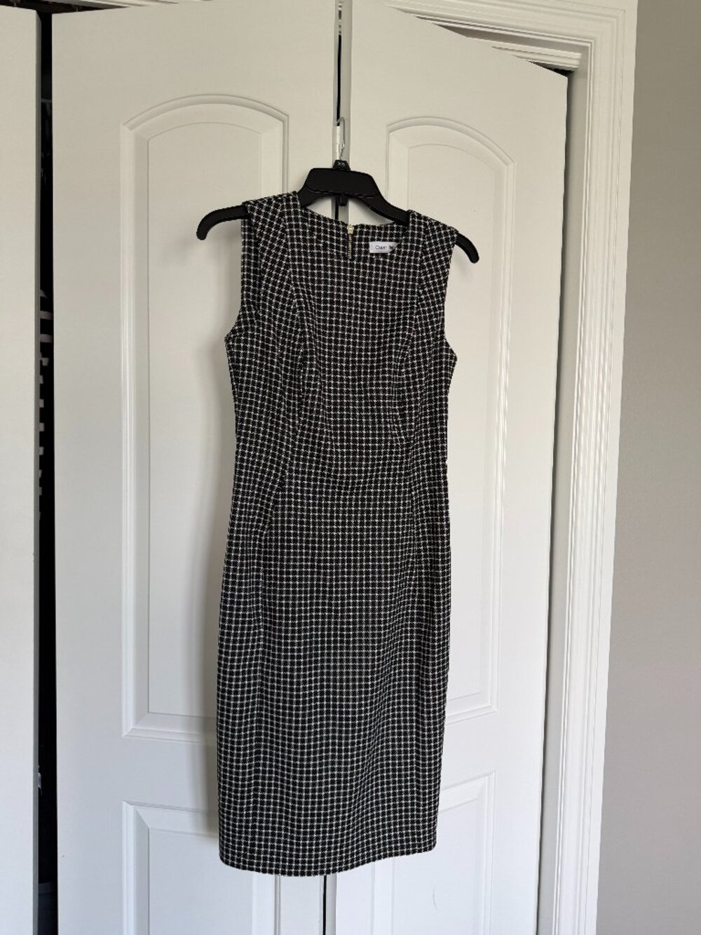 EUC Calvin Klein Size 4 Sleeveless Black/White Dress